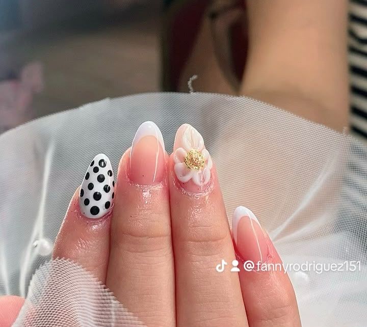 Francés con lunares y flor
